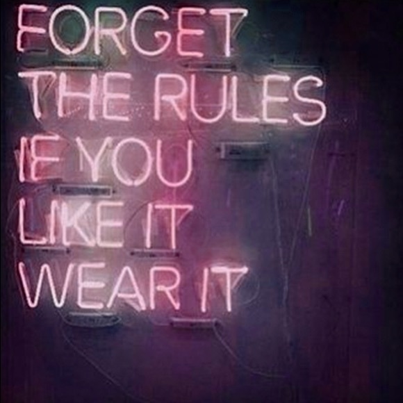 Meet your Posher, Casey✌🏼 - Picture 2 of 8